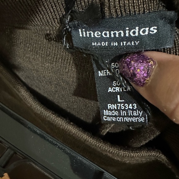 New just wasn’t my color but in my closet. Wool skirt made in Italy - Picture 4 of 7